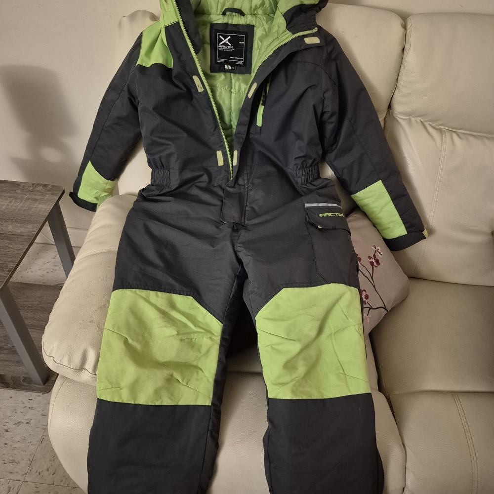Arctix Black and Lime Green Kids Jacket Label Detail